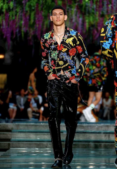 versace spring 2019 mens|Versace Spring 2019 Menswear Fashion Show .